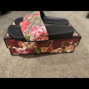 Gucci Women’s Slides GG Bloom Supreme